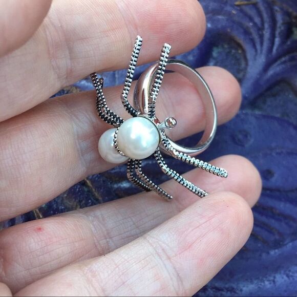 Large Spider Statement Ring - Picture 3 of 6